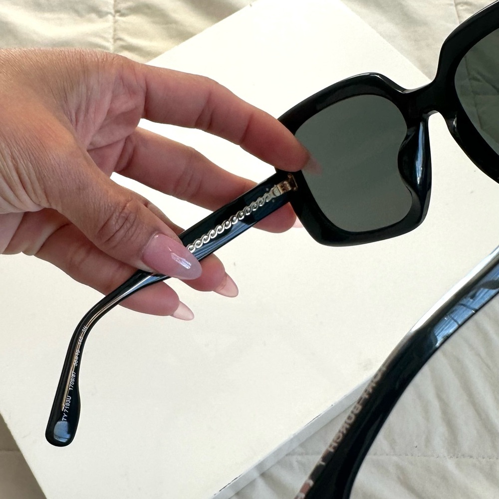 TORY BURCH MILLER OVERSIZED SQUARE FRAME SUNGLASSES/ BLACK Designer Sunglasses - Picture 13 of 16